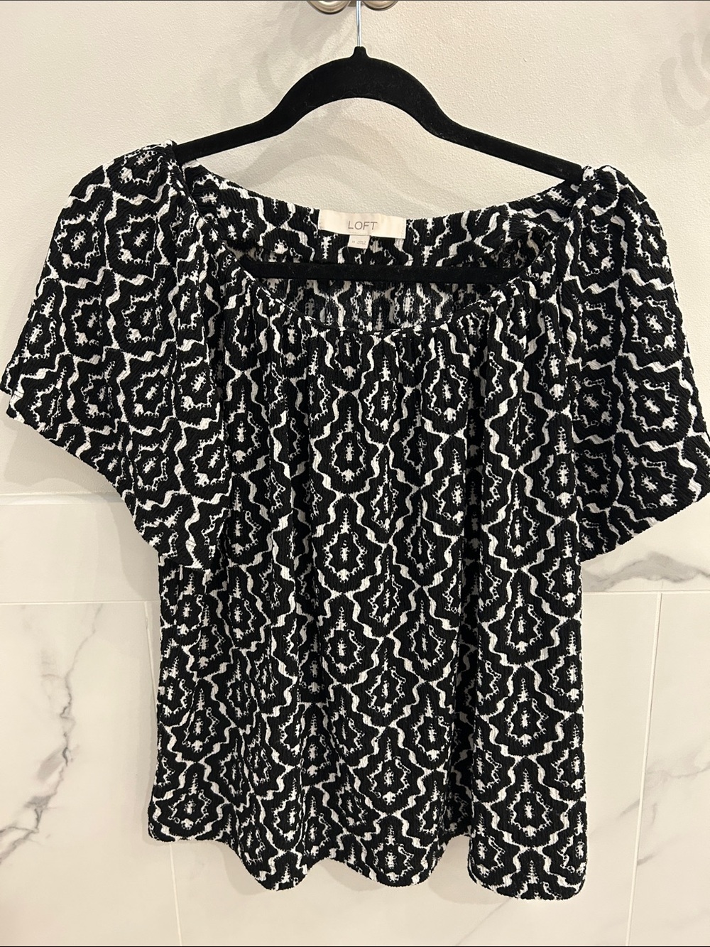 LOFT Black and White Printed Short Sleeve Blouse
